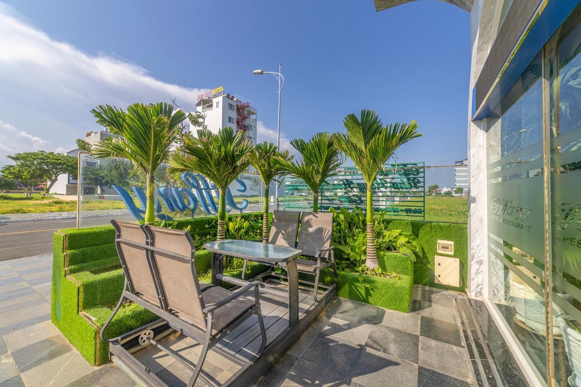 Tiffany Hotel & Restaurant Phan Thiết Buitenkant foto