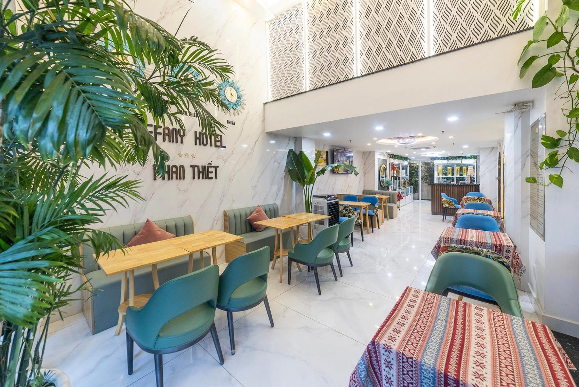 Tiffany Hotel & Restaurant Phan Thiết Buitenkant foto