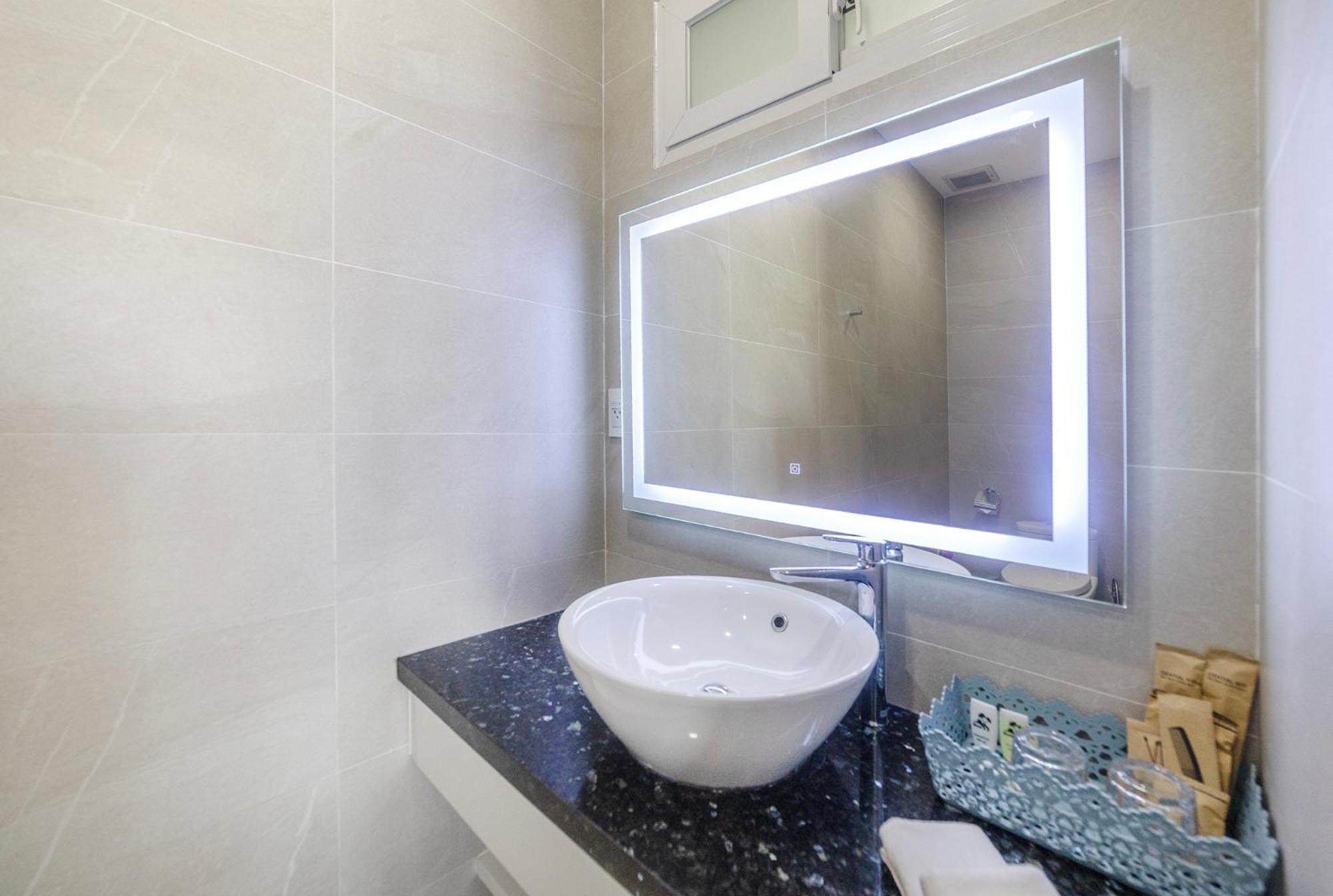 Tiffany Hotel & Restaurant Phan Thiết Buitenkant foto