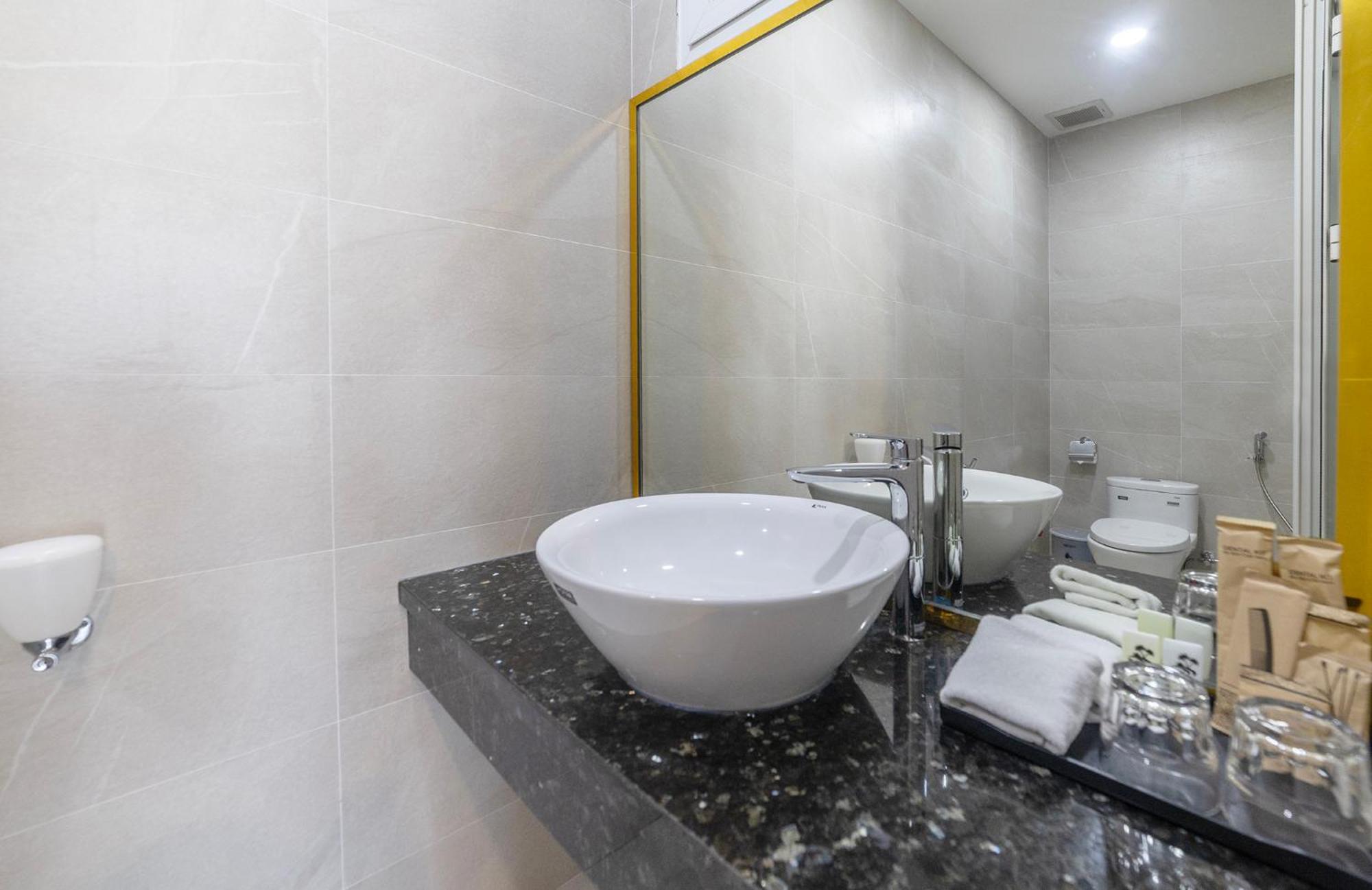 Tiffany Hotel & Restaurant Phan Thiết Buitenkant foto