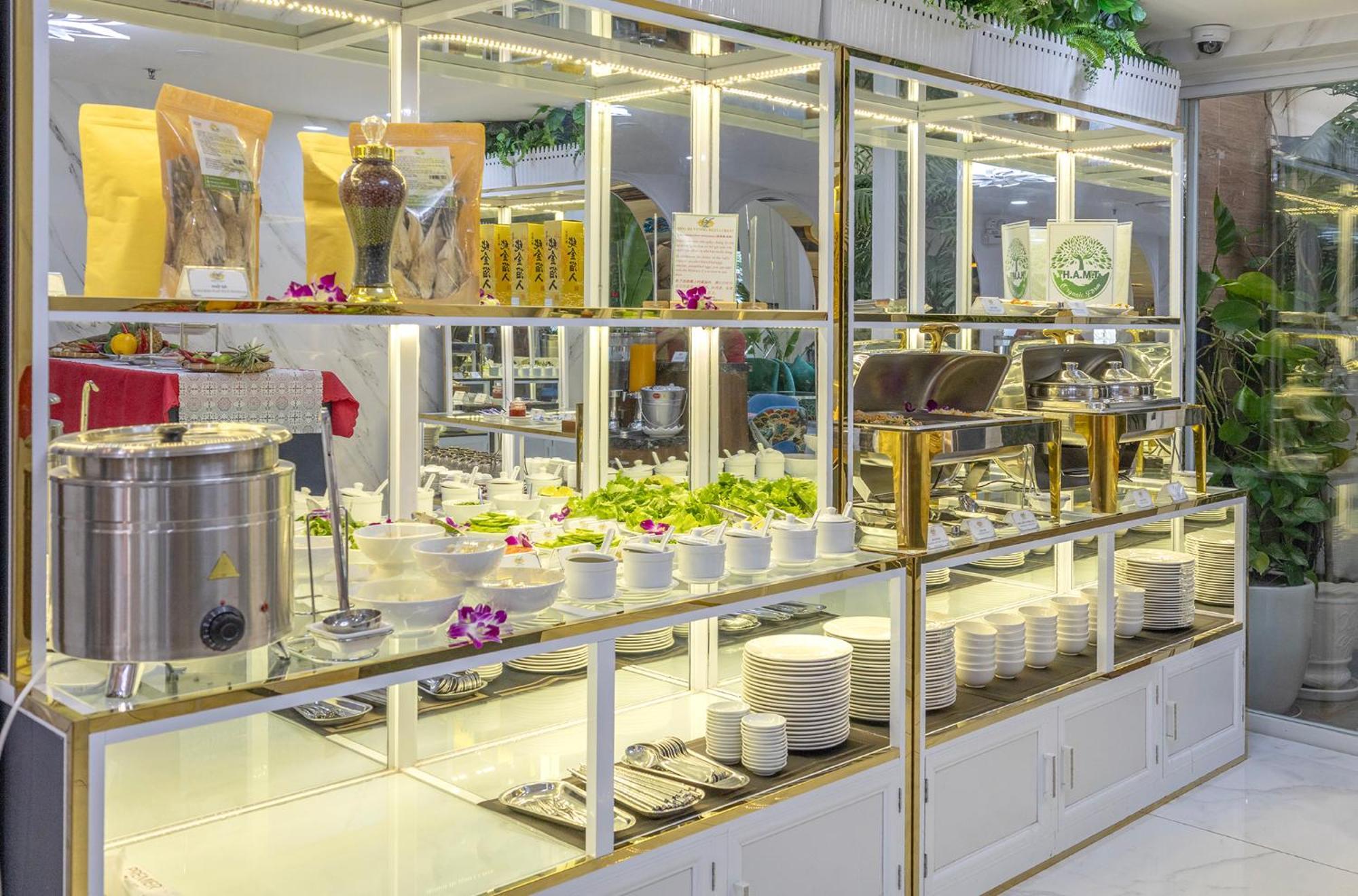 Tiffany Hotel & Restaurant Phan Thiết Buitenkant foto