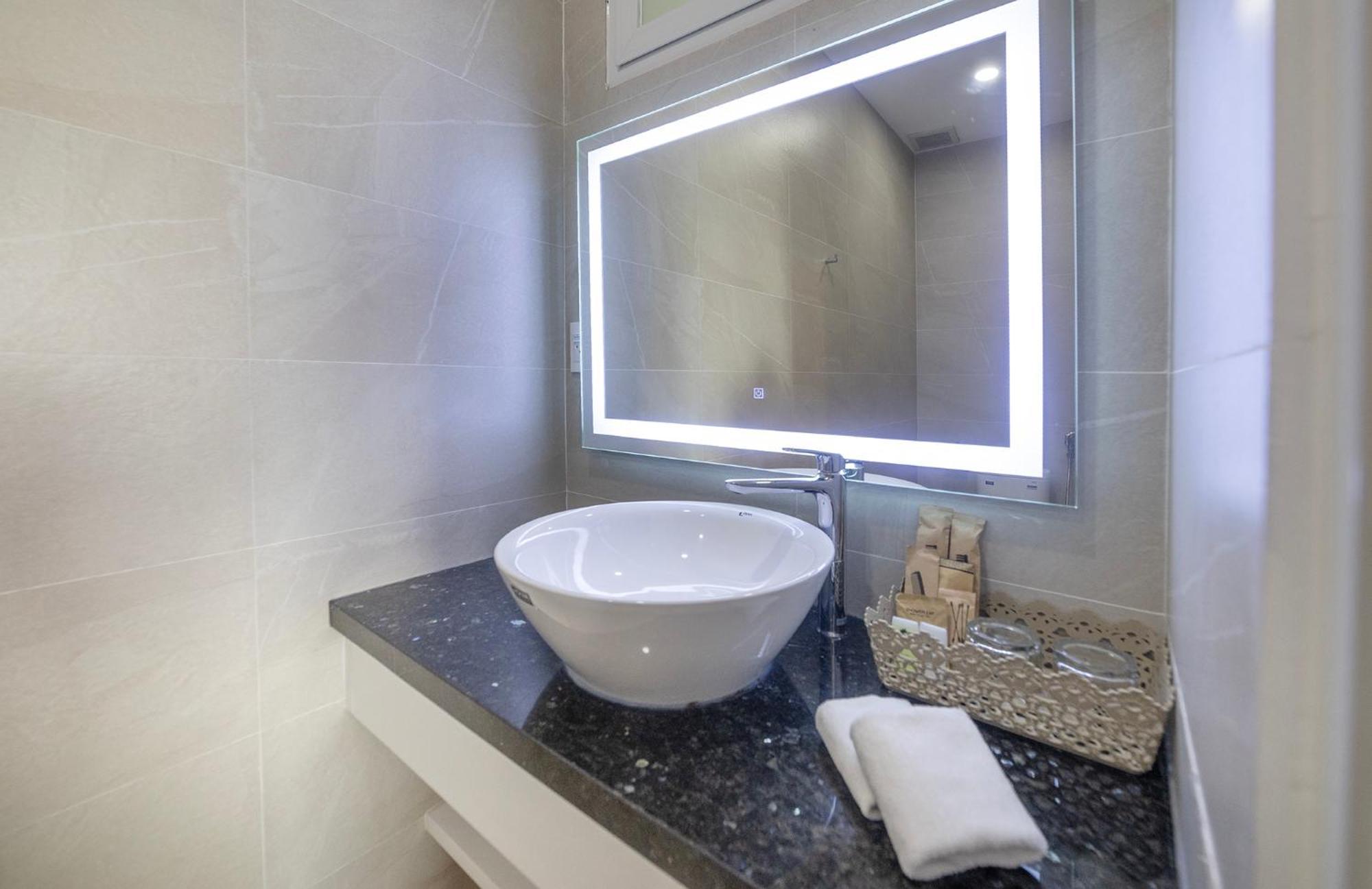 Tiffany Hotel & Restaurant Phan Thiết Buitenkant foto