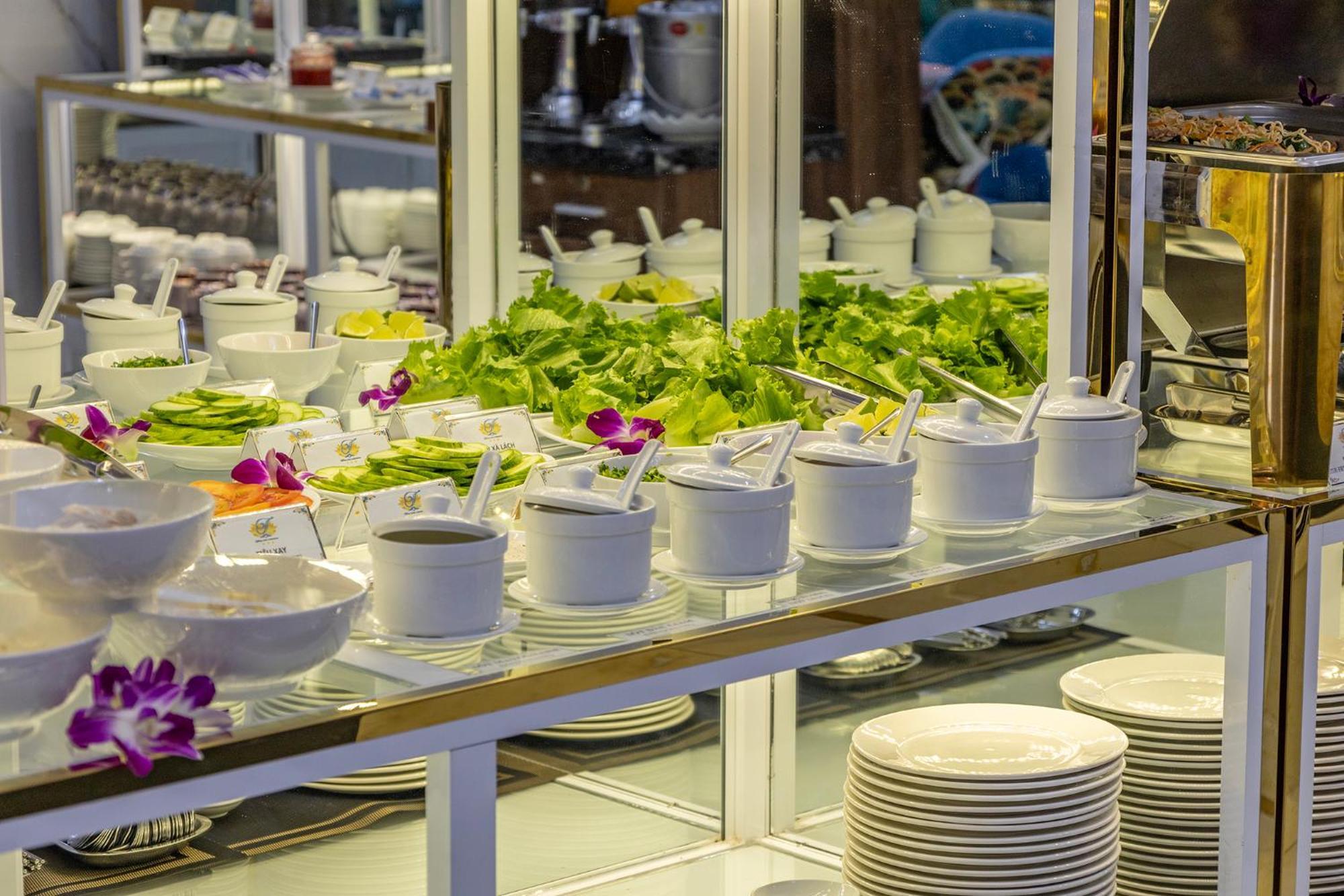 Tiffany Hotel & Restaurant Phan Thiết Buitenkant foto