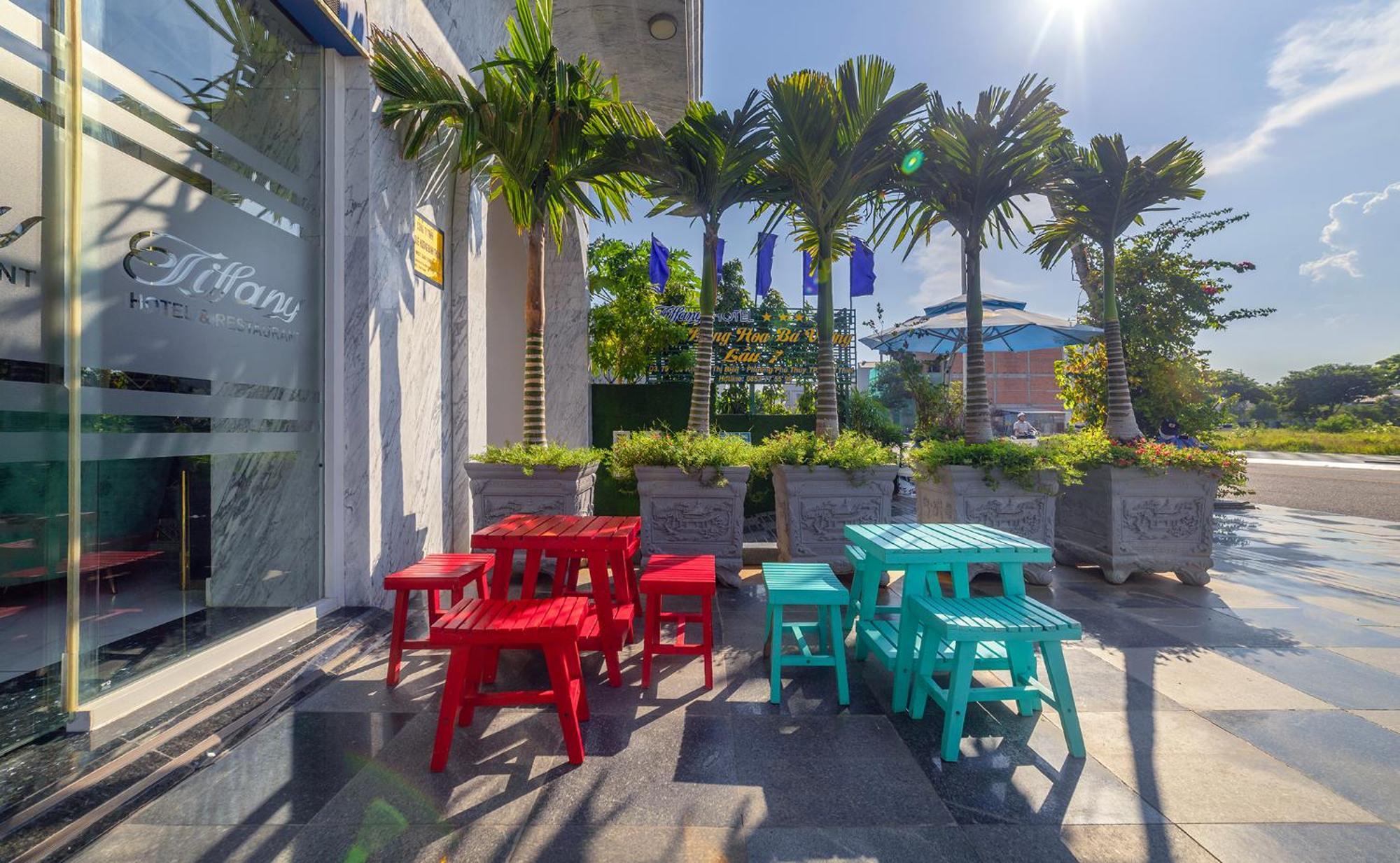 Tiffany Hotel & Restaurant Phan Thiết Buitenkant foto