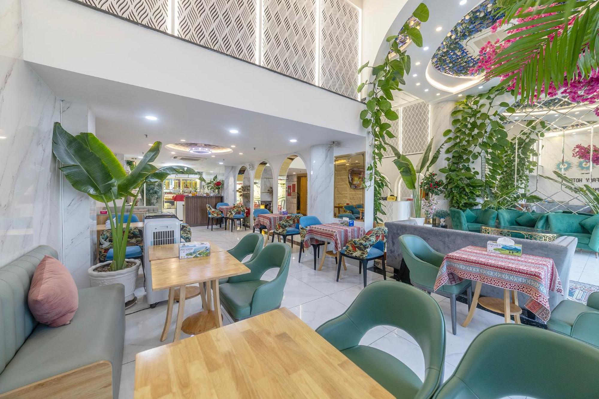 Tiffany Hotel & Restaurant Phan Thiết Buitenkant foto