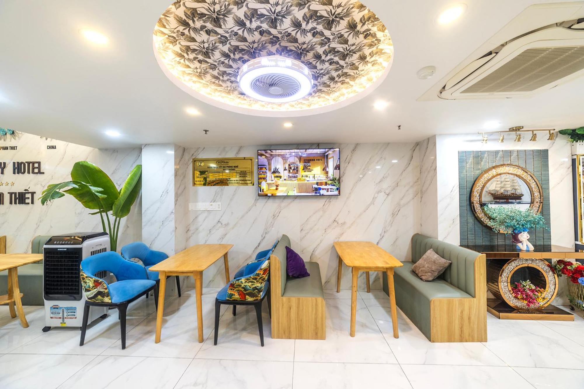 Tiffany Hotel & Restaurant Phan Thiết Buitenkant foto