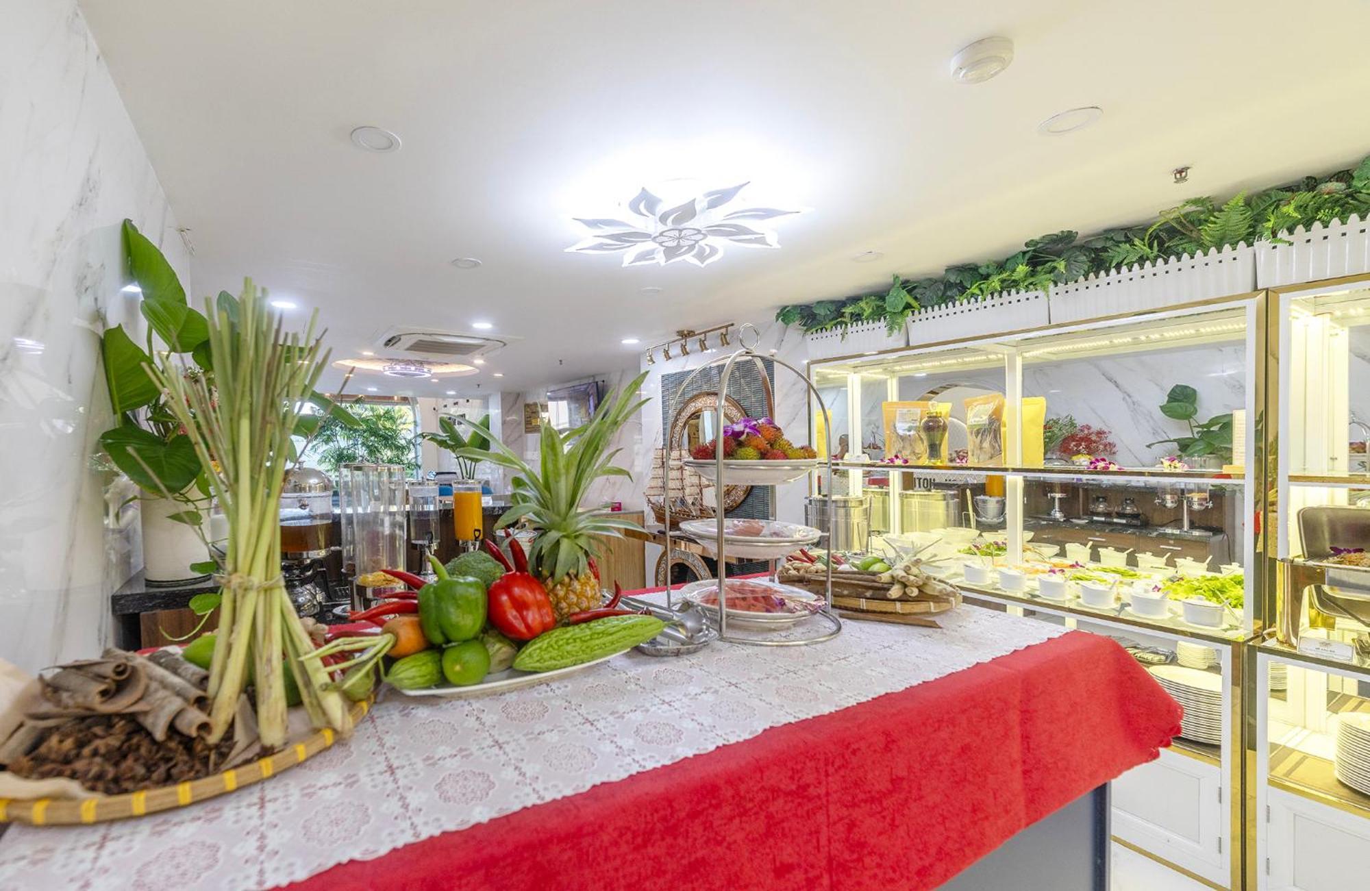 Tiffany Hotel & Restaurant Phan Thiết Buitenkant foto