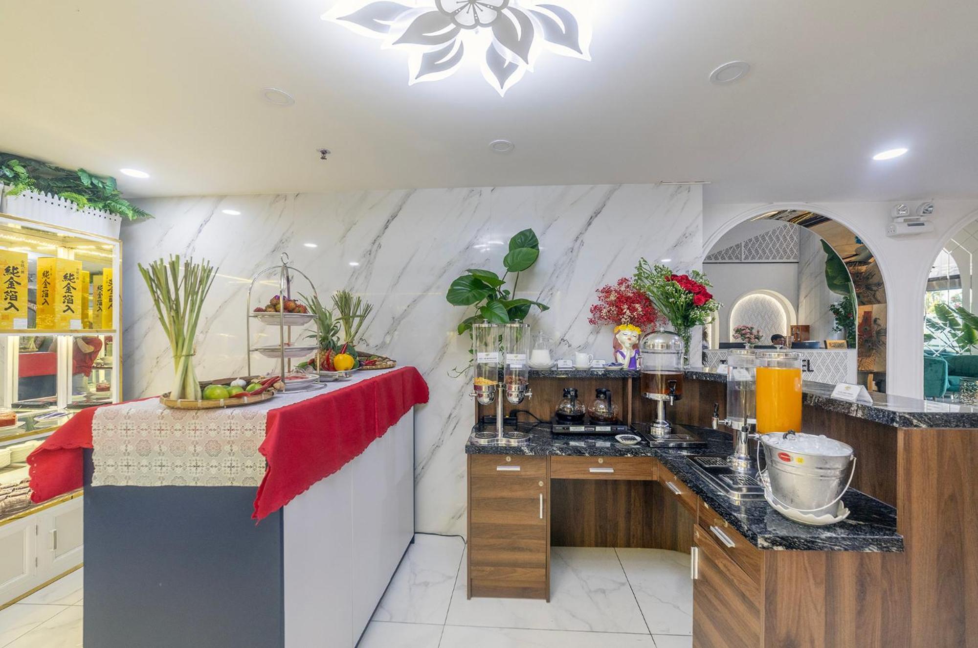 Tiffany Hotel & Restaurant Phan Thiết Buitenkant foto